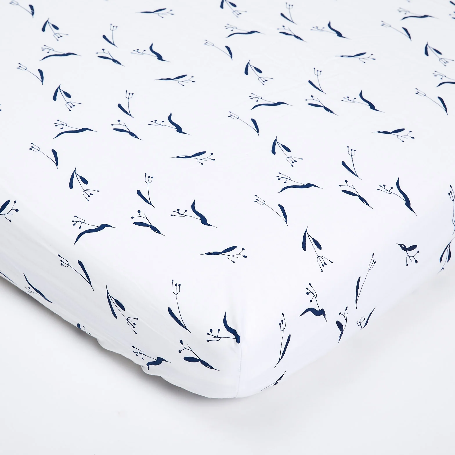 bloom x Lewis alma mini fitted sheet - Image 3